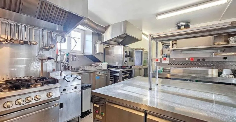 Immeuble d'habitation avec café-restaurant au coeur de la Broye