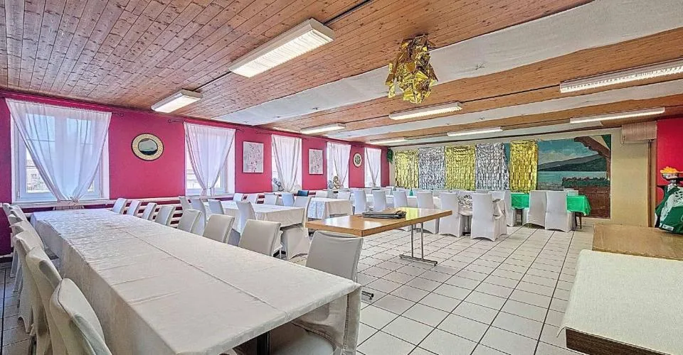 Immeuble d'habitation avec café-restaurant au coeur de la Broye