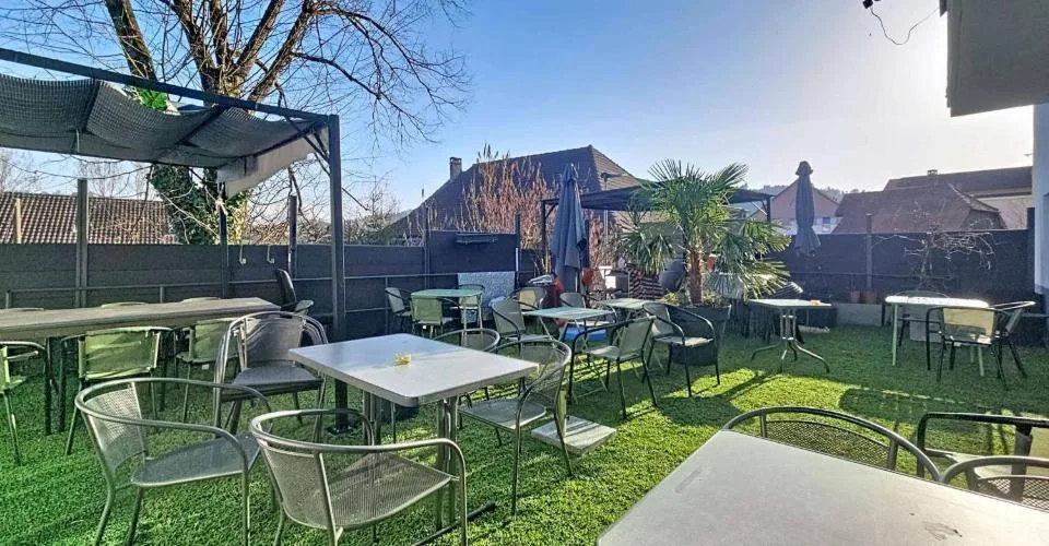 Immeuble d'habitation avec café-restaurant au coeur de la Broye