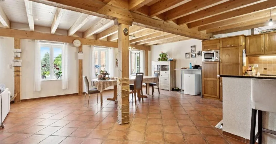 Immeuble mixte avec restaurant- Excellent potentiel de rendement