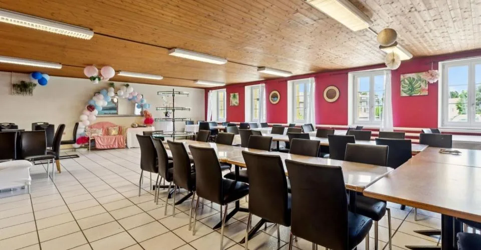 Immeuble mixte avec restaurant- Excellent potentiel de rendement