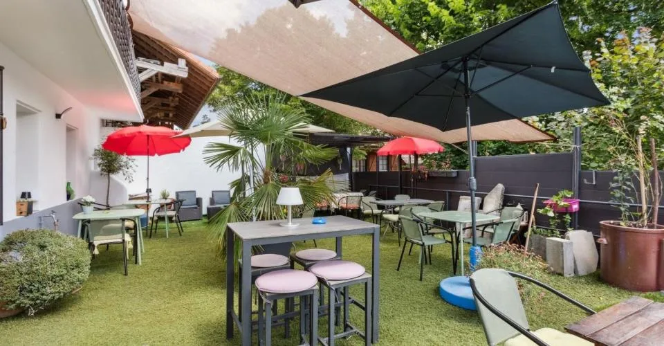 Immeuble mixte avec restaurant- Excellent potentiel de rendement