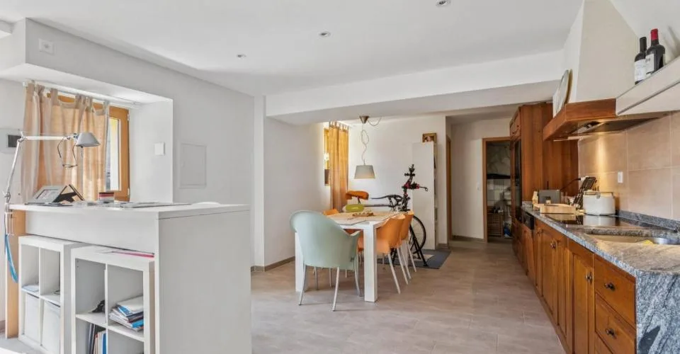 Immeuble mixte avec restaurant- Excellent potentiel de rendement