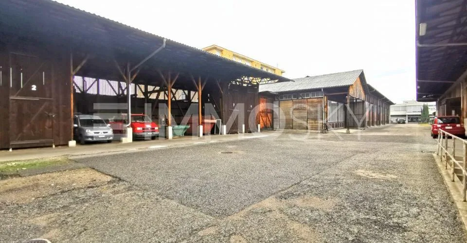 Capannone interessante con possibilità di edificare