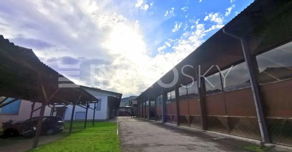 Capannone interessante con possibilità di edificare