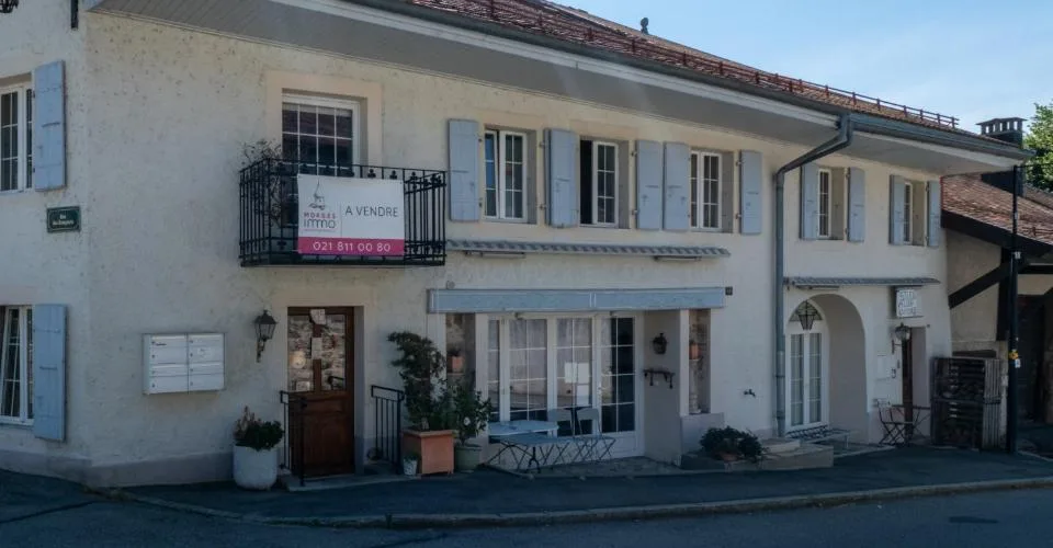 Immeuble mixte de rendement avec potentiel de développement