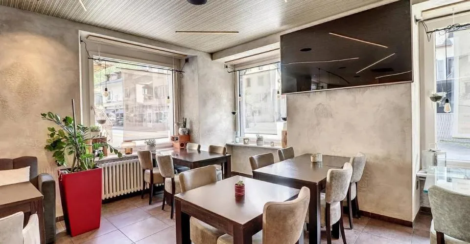 Immeuble de rendement mixte de 6 appartements et un restaurant