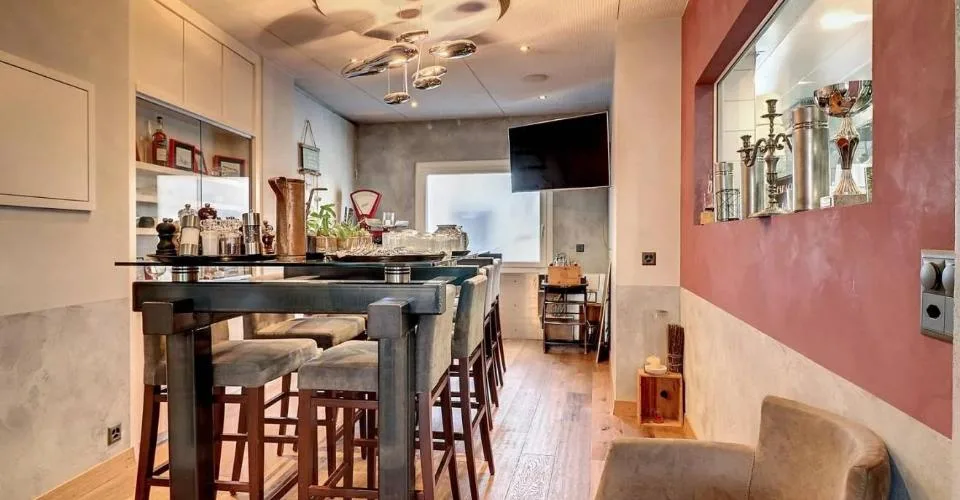 Immeuble de rendement mixte de 6 appartements et un restaurant