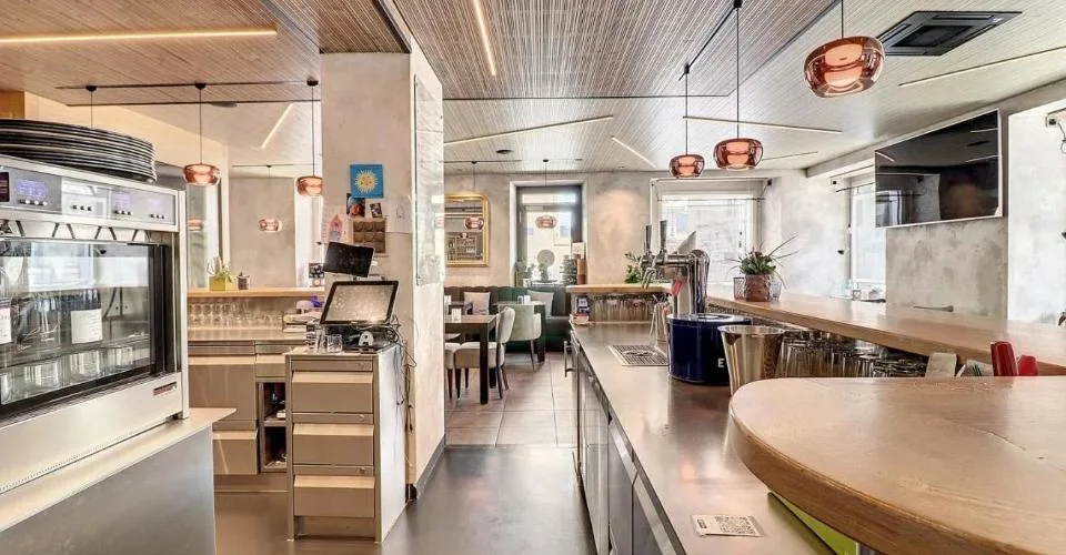 Immeuble de rendement mixte de 6 appartements et un restaurant