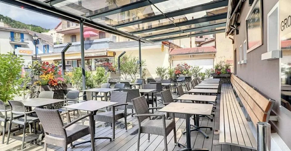 Immeuble de rendement mixte de 6 appartements et un restaurant