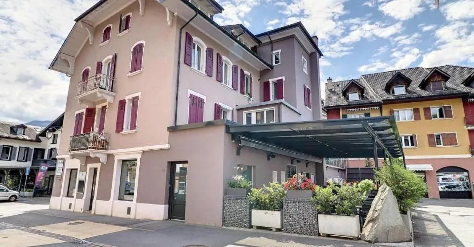 Immeuble de rendement mixte de 6 appartements et un restaurant