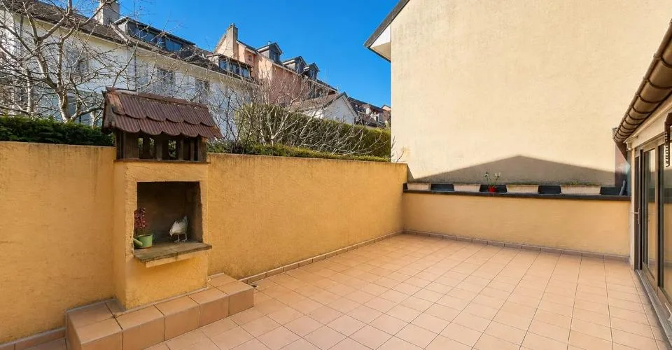 Petit immeuble résidentiel au centre de Rolle