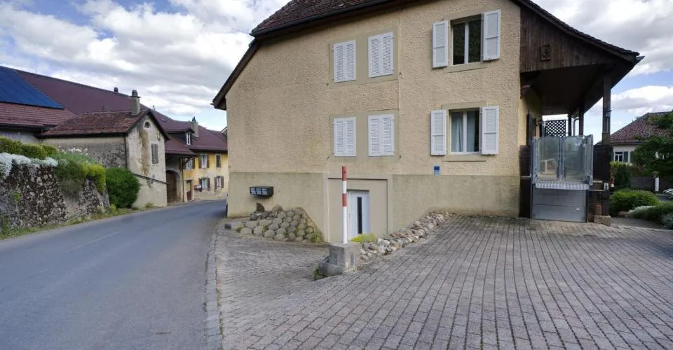 Maison paysanne de 1714 -- Trois logements, triplex familial et deux 2