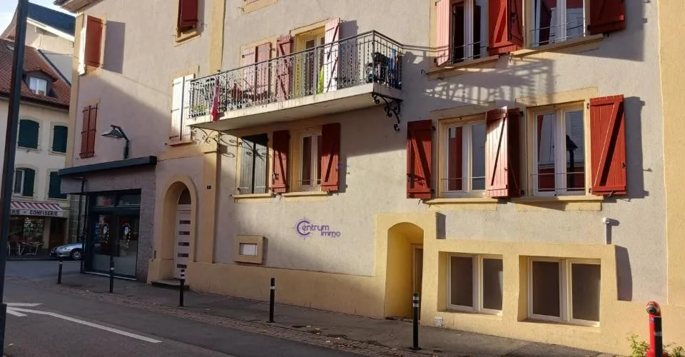 Immeuble comprenant 7 appartements ainsi qu'un local commercial