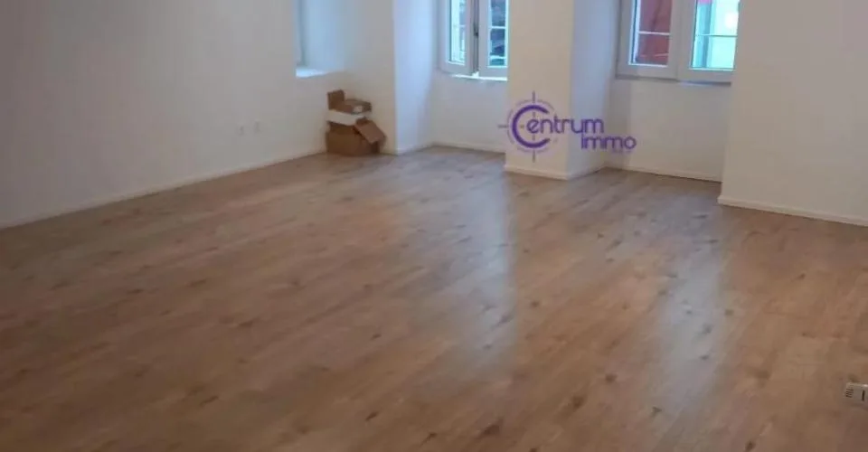 Immeuble comprenant 7 appartements ainsi qu'un local commercial
