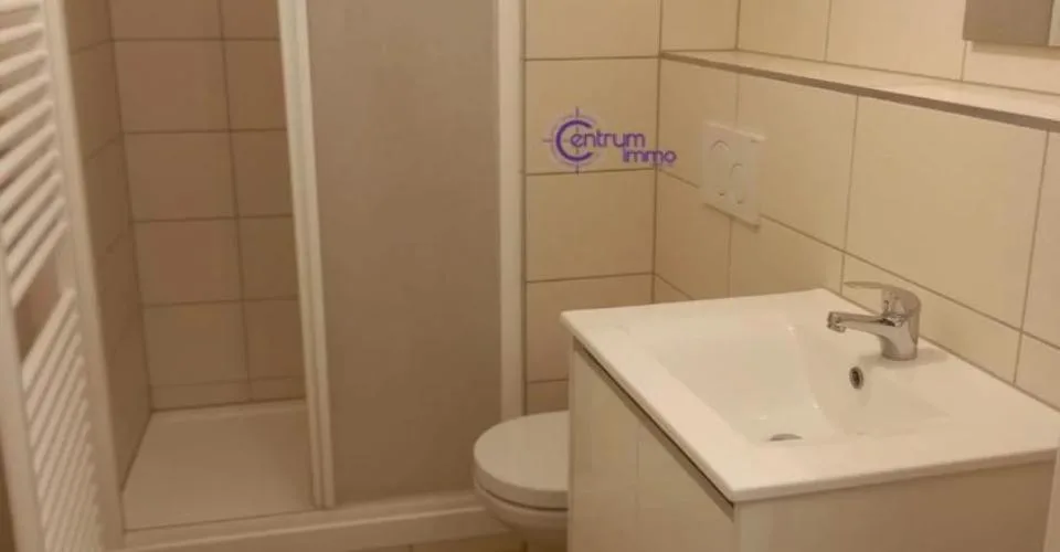 Immeuble comprenant 7 appartements ainsi qu'un local commercial