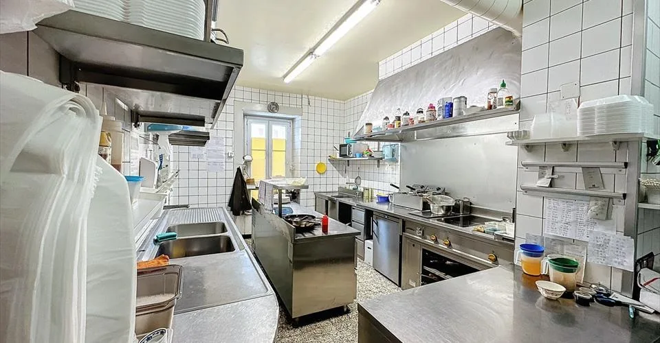 Immeuble mixte avec restaurant
