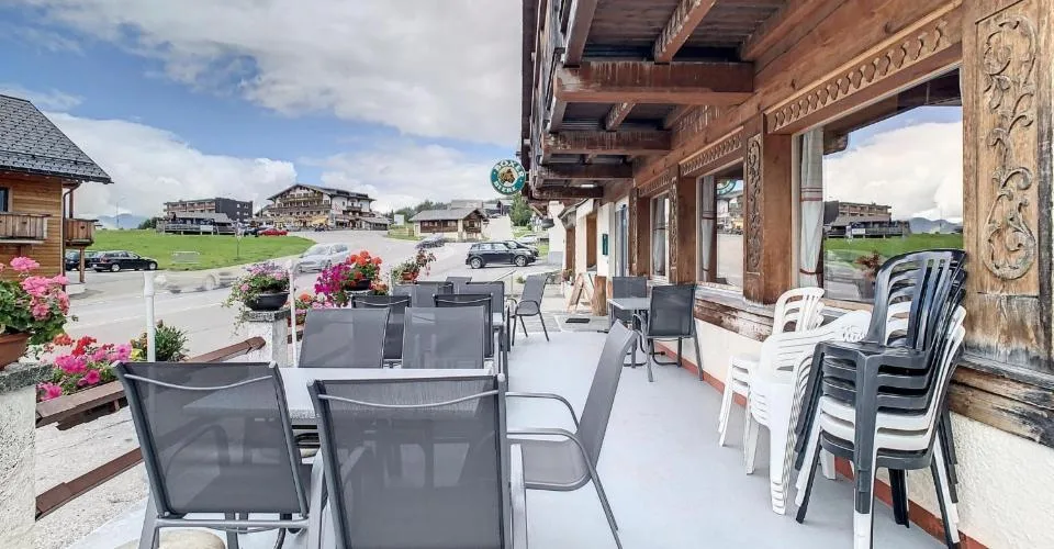 Chalet de deux appartements et un commerce | BC IMMO