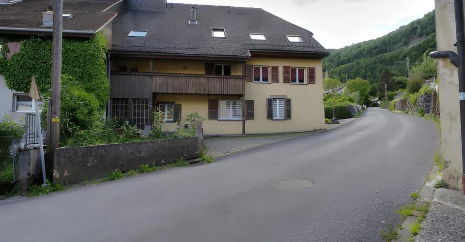 Maison paysanne de 1714 -- Trois logements, triplex familial et deux 2
