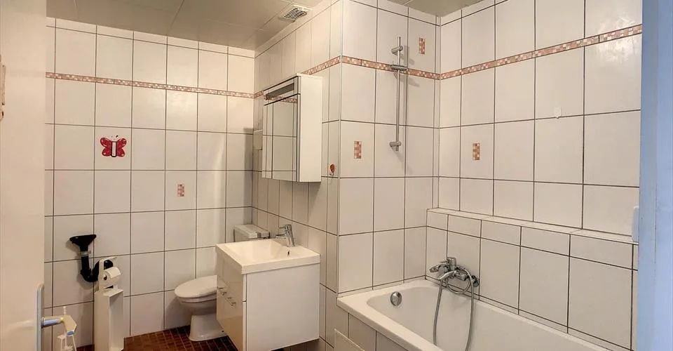 Immeuble mixte de 3779 m3, avec bureaux, dépôt, habitation et garages – foto 11 di 13