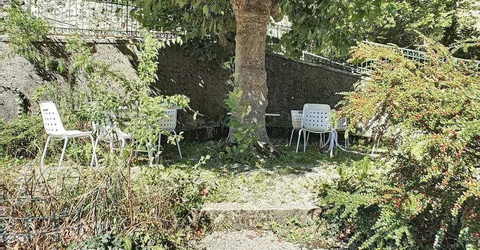Immeuble mixte de 3779 m3, avec bureaux, dépôt, habitation et garages – foto 5 di 13