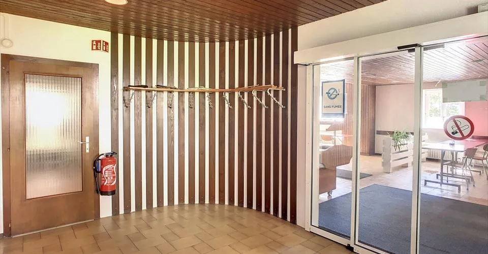 Immeuble mixte de 3779 m3, avec bureaux, dépôt, habitation et garages – foto 2 di 13