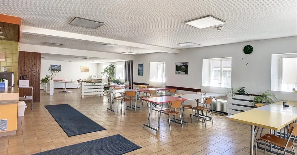 Immeuble mixte de 3779 m3, avec bureaux, dépôt, habitation et garages – foto 4 di 13
