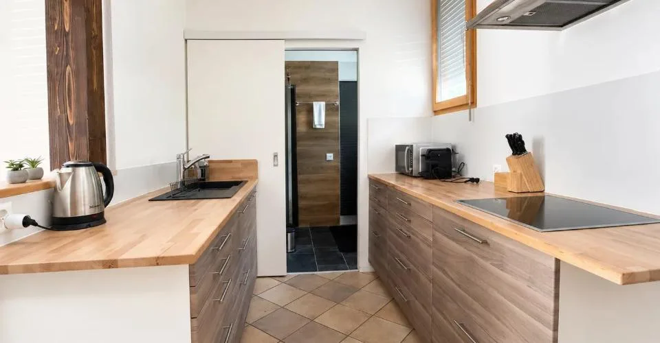 Établissement mixte avec partie hôtelière, restauration et appartement