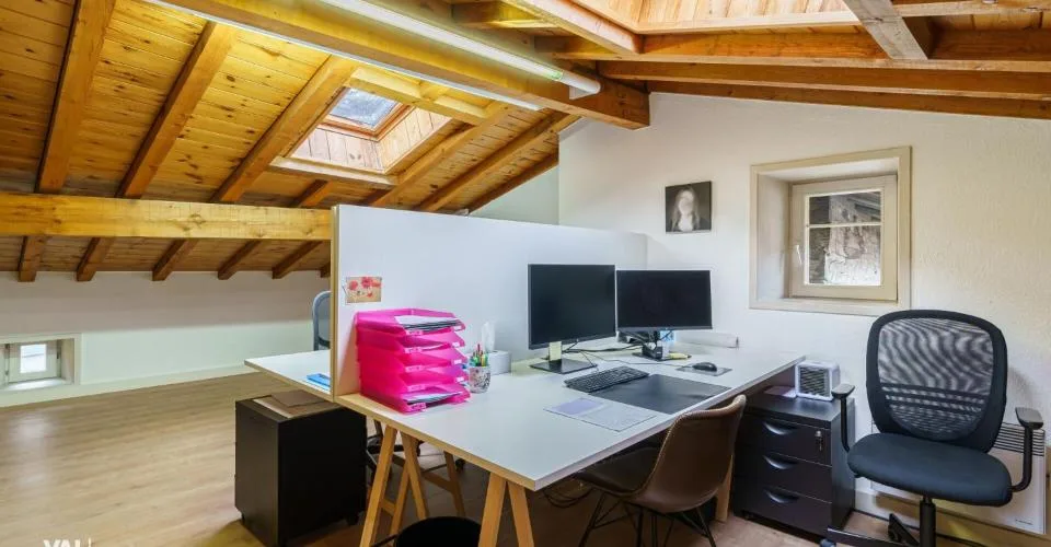 Immeuble d'habitation rénové avec de nombreuses utilisations possibles et un charme historique dans un emplacement privilégié