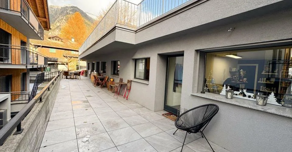 Immeuble avec revenus stables – logements, commerce et parking – Foto 3 von 13