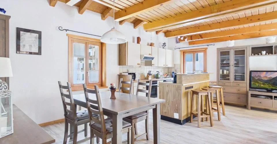Immeuble Café-Restaurant Le Central et appartement