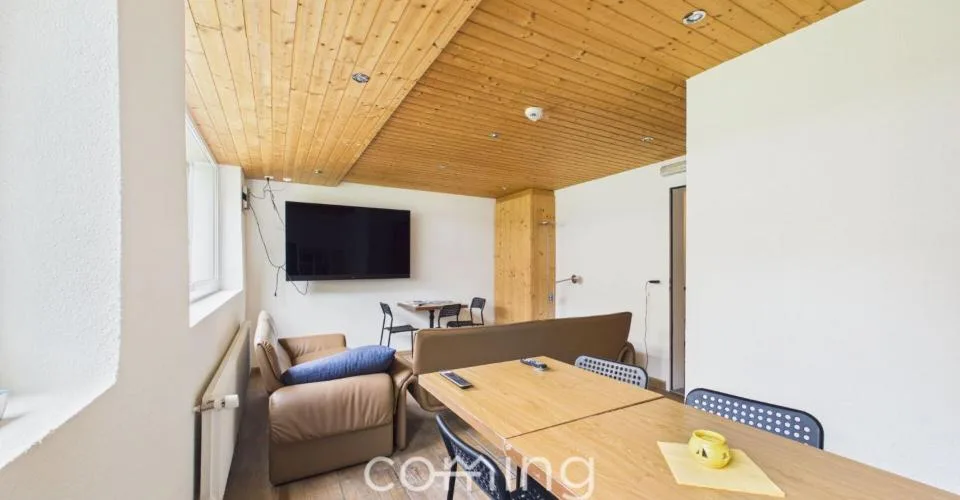 Chalet/Maison de groupes avec vue lointaine à Saas-Grund - potentiel d'aménagement et panorama alpin inclus