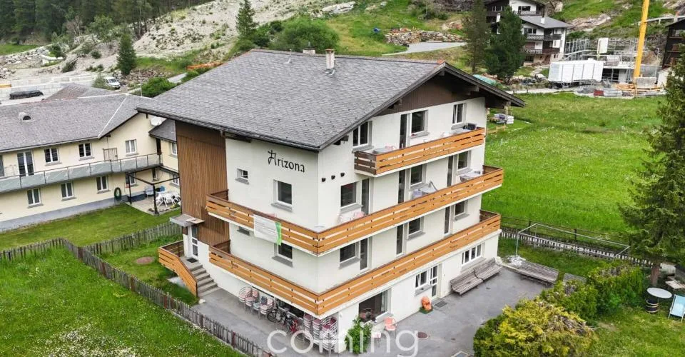Chalet/Maison de groupes avec vue lointaine à Saas-Grund - potentiel d'aménagement et panorama alpin inclus