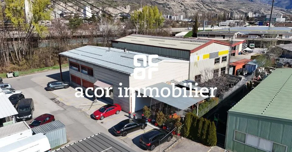 Halle industrielle avec surfaces commerciales à Sion!