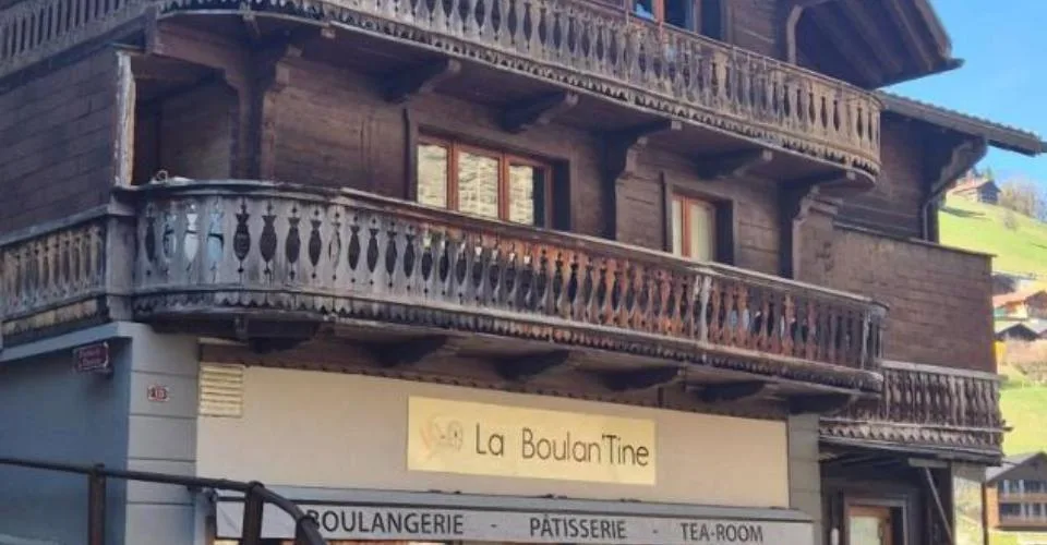 Au coeur du village, comprenant un commerce, laboratoire et appartemen