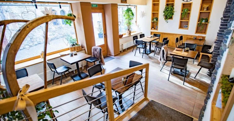 Au coeur du village, comprenant un commerce, laboratoire et appartemen