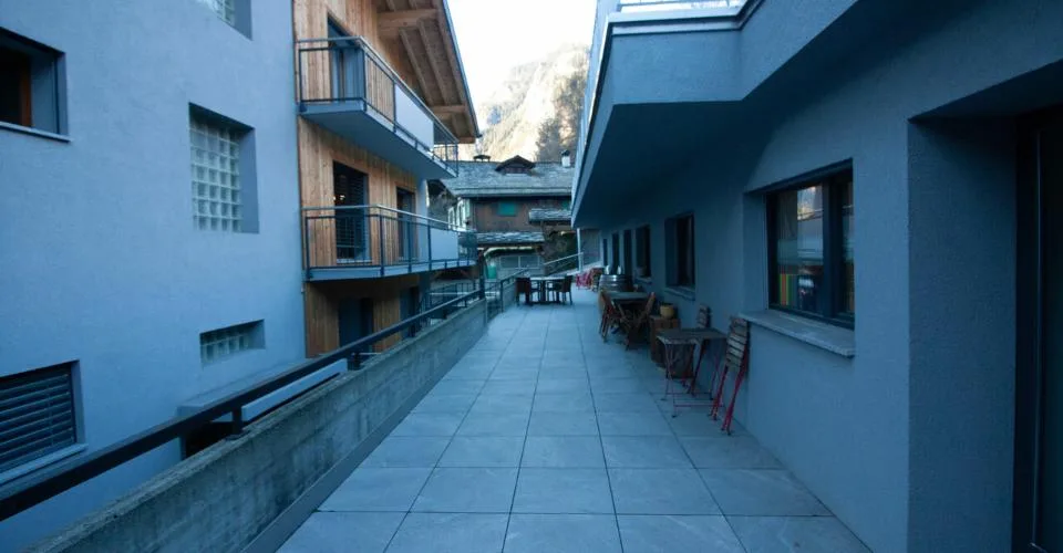 Immeuble d'habitation et commerciale – foto 3 di 9