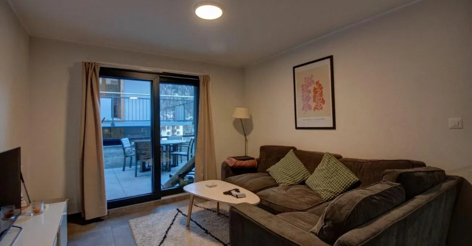 Immeuble d'habitation et commerciale – foto 5 di 9