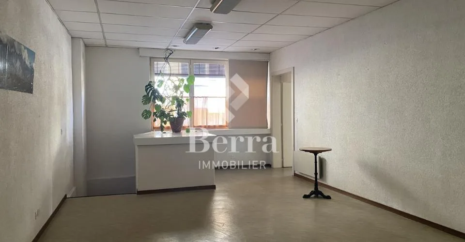 Bâtiment polyvalent à usage commercial et artisanal – Foto 3 von 9