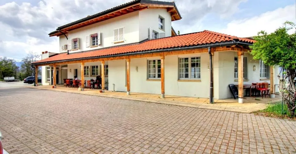 Restaurant avec logement et fort potentiel à Vex