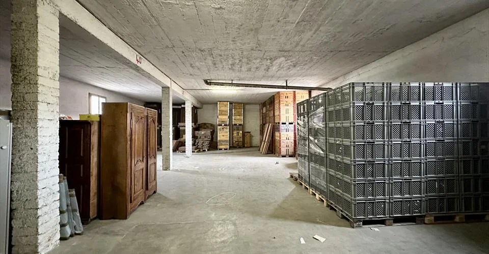 Immeuble locatif & dépôts industriels – photo 7 of 9