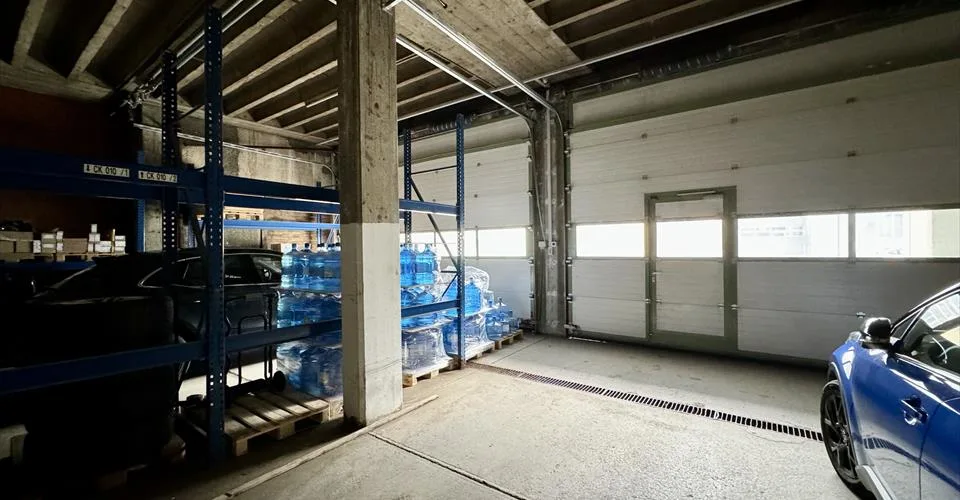 Immeuble locatif & dépôts industriels – photo 5 of 9