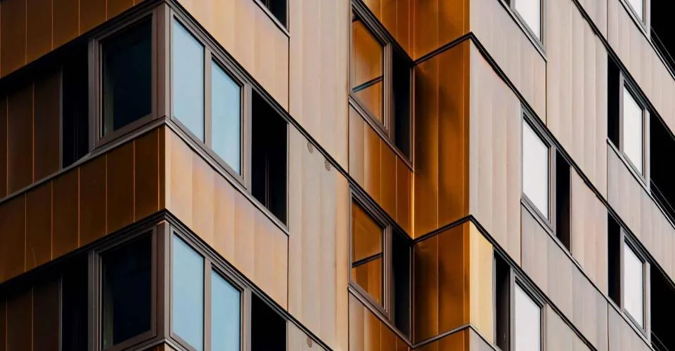 Bâtiment administratif en PPE loué à vendre