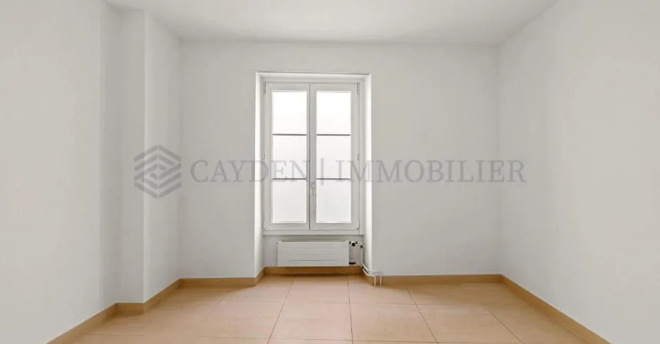 Exclusivité! immeuble de rendement mixte.