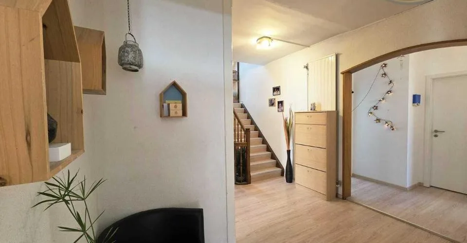 Immeuble avec un grand appartement, laboratoire et logement
