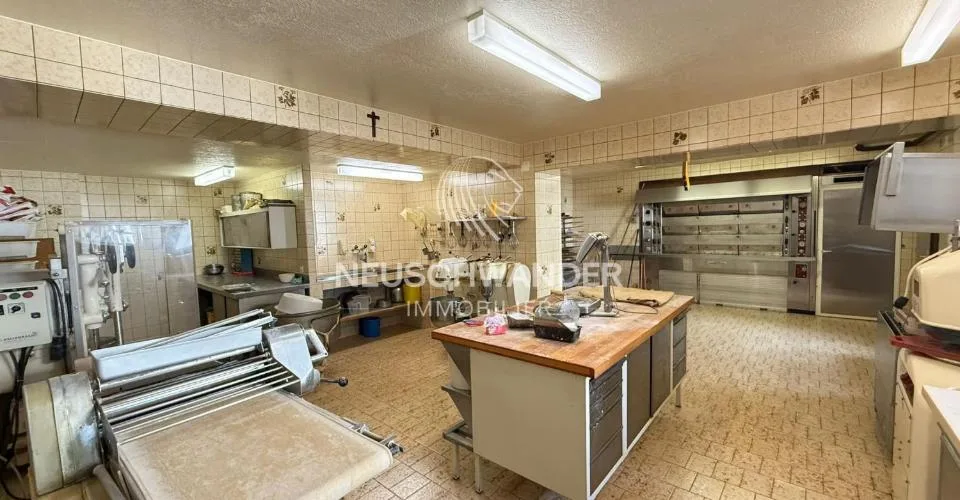 À Saignelégier immeuble avec 1 commerce et 4 logements à vendre
