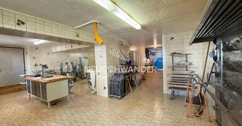 À Saignelégier immeuble avec 1 commerce et 4 logements à vendre