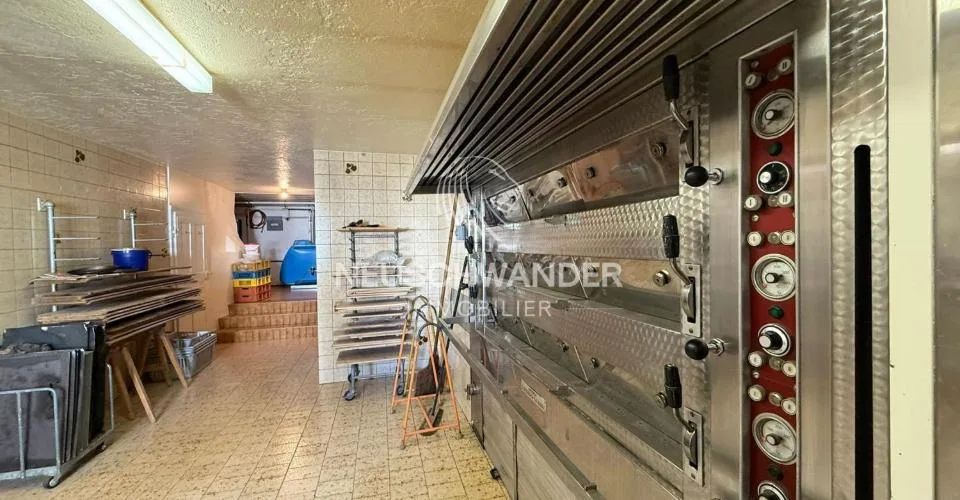 À Saignelégier immeuble avec 1 commerce et 4 logements à vendre