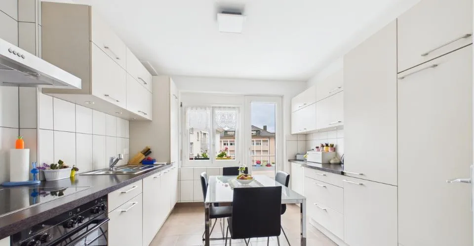 À vendre à Delémont : immeuble mixte comprenant 6 logements et 1 commerce – Foto 3 von 13