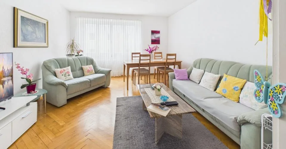 À vendre à Delémont : immeuble mixte comprenant 6 logements et 1 commerce – Foto 8 von 13